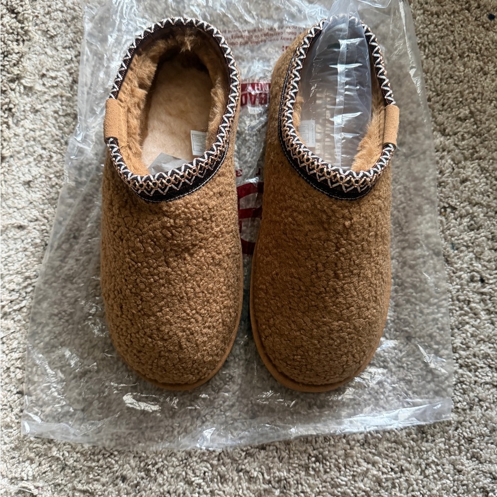 Tan Cosy Tasman Uggs.-